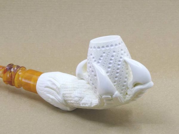 Lattice Bowl In Claw Meershaum Pipe - Medium Close Up